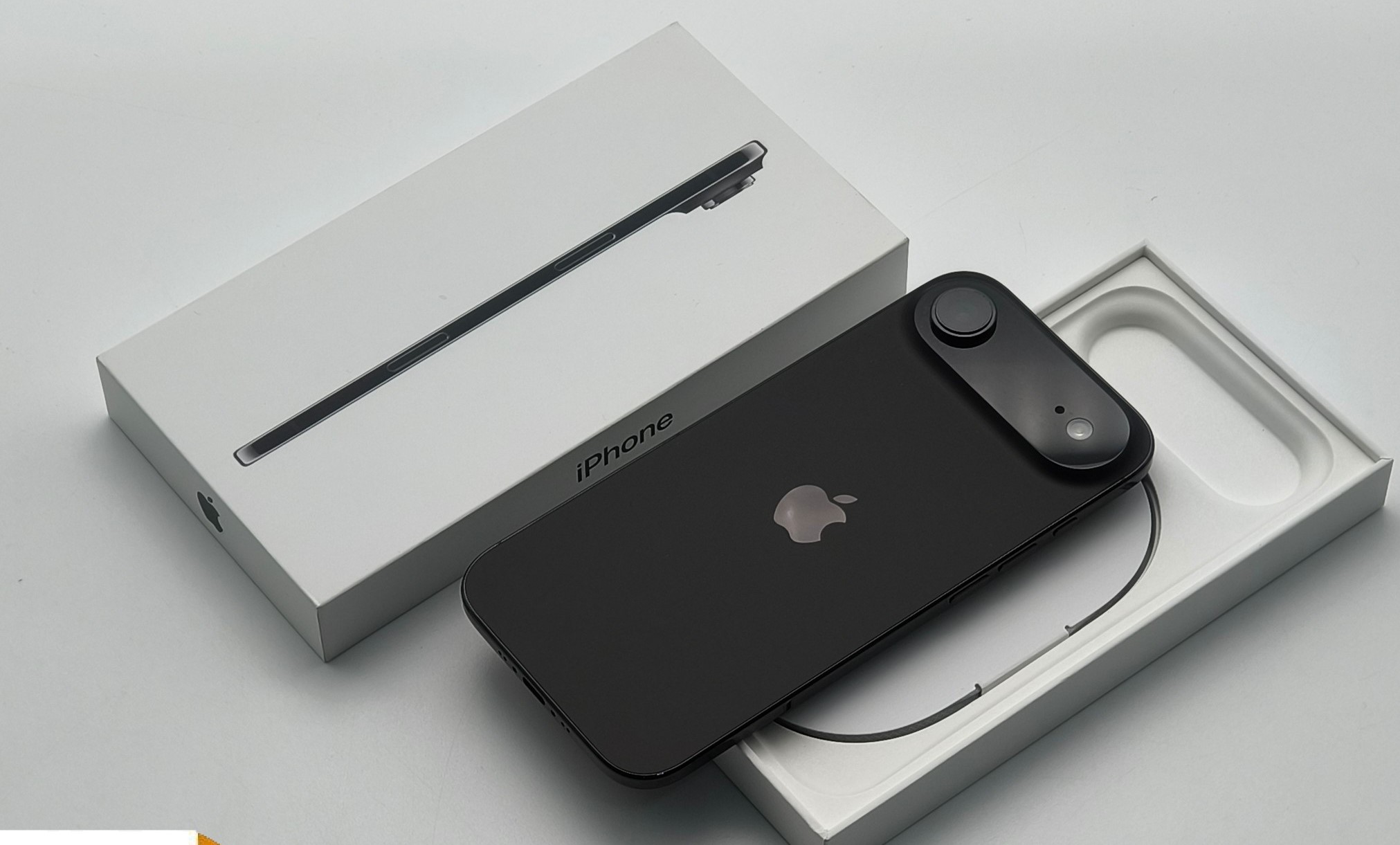 Apple iPhone 17 Pro Max, iPhone 17 Pro, iPhone Air 4